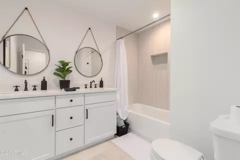 Bath - 2908 E Sylvia St, Phoenix, AZ 85032 photo 2 of 2