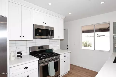 Kitchen - 2908 E Sylvia St, Phoenix, AZ 85032 photo 4 of 7