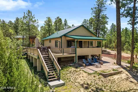 2923 Red Cinder Rd, Overgaard, AZ 85933