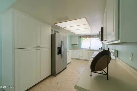 Kitchen - 4906 E Lake Point Cir, Phoenix, AZ 85044 photo 1 of 3