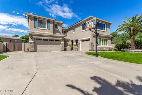 Exterior - 1372 E Lovebird Ct, Gilbert, AZ 85297 photo 5 of 15