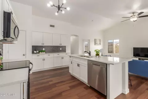 7016 S 16th Way, Phoenix, AZ 85042 photo 17