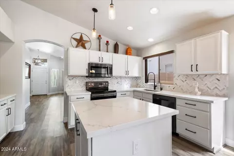 4327 E Tether Trl, Phoenix, AZ 85050 photo 5