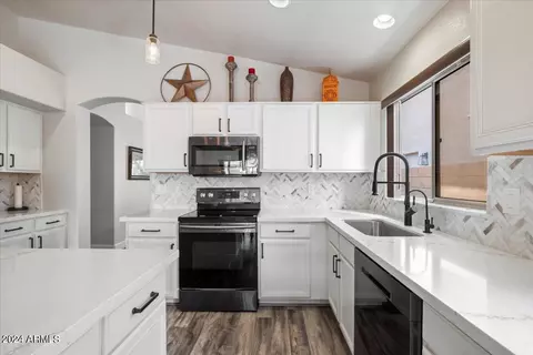 4327 E Tether Trl, Phoenix, AZ 85050 photo 6