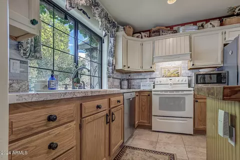 Kitchen - 9285 W Juniper Rd, Pine, AZ 85544 photo 4 of 7