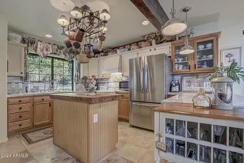 Kitchen - 9285 W Juniper Rd, Pine, AZ 85544 photo 2 of 7