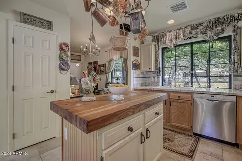 Kitchen - 9285 W Juniper Rd, Pine, AZ 85544 photo 3 of 7