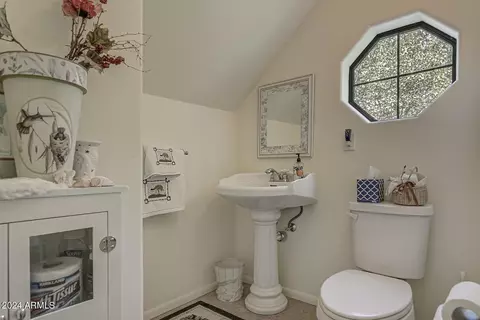 Bath - 9285 W Juniper Rd, Pine, AZ 85544 photo 6 of 8