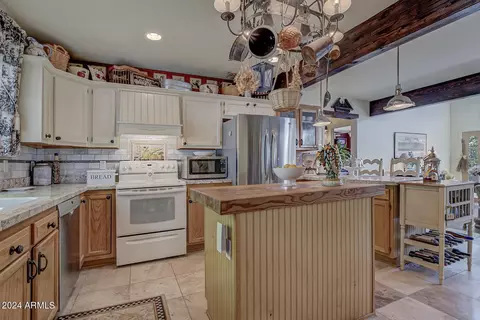 Kitchen - 9285 W Juniper Rd, Pine, AZ 85544 photo 5 of 7