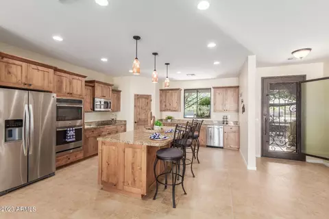 Kitchen - 1024 W Cloud Rd, Phoenix, AZ 85086 photo 5 of 8