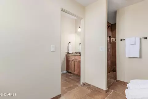 Bath - 1024 W Cloud Rd, Phoenix, AZ 85086 photo 4 of 6