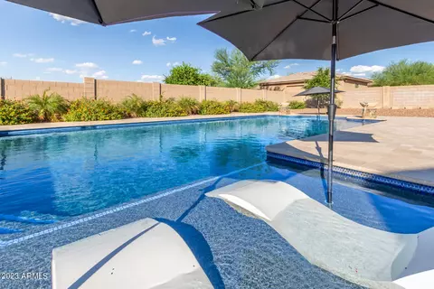 Exterior - 1024 W Cloud Rd, Phoenix, AZ 85086 photo 5 of 28