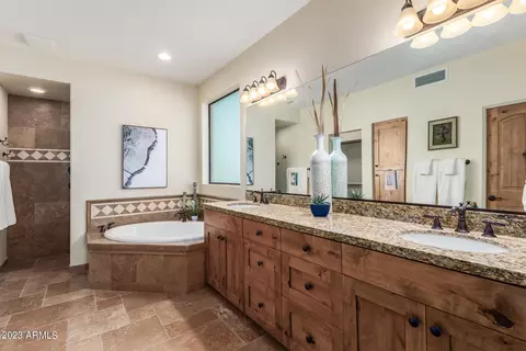 Bath - 1024 W Cloud Rd, Phoenix, AZ 85086 photo 1 of 6