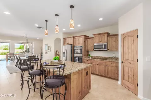 Kitchen - 1024 W Cloud Rd, Phoenix, AZ 85086 photo 6 of 8