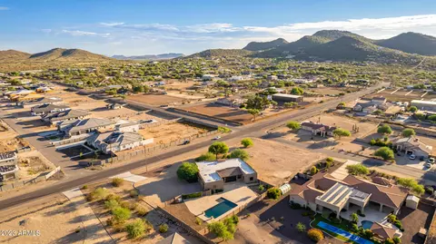 View/Area - 1024 W Cloud Rd, Phoenix, AZ 85086 photo 7 of 11