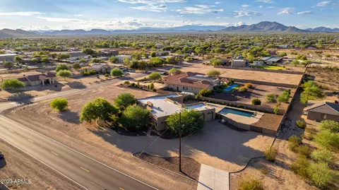 View/Area - 1024 W Cloud Rd, Phoenix, AZ 85086 photo 2 of 11