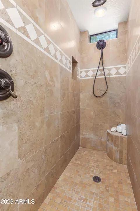 Bath - 1024 W Cloud Rd, Phoenix, AZ 85086 photo 2 of 6