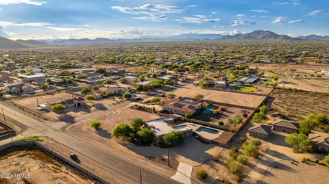 View/Area - 1024 W Cloud Rd, Phoenix, AZ 85086 photo 3 of 11
