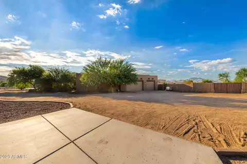 Exterior - 1024 W Cloud Rd, Phoenix, AZ 85086 photo 27 of 28