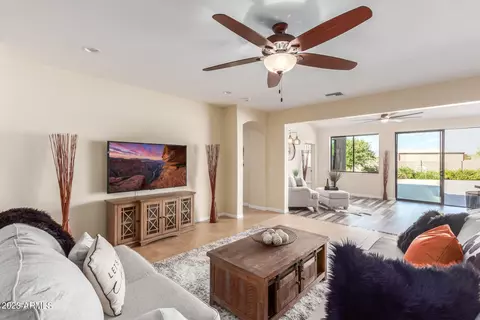Living - 1024 W Cloud Rd, Phoenix, AZ 85086 photo 13 of 15