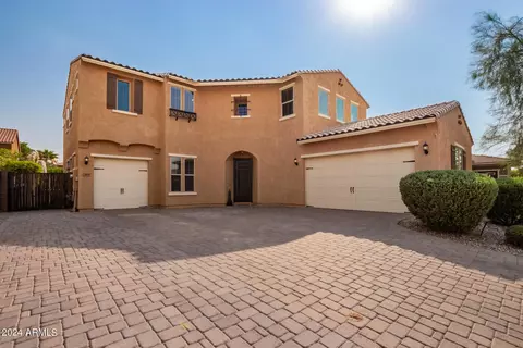 2419 E Tomahawk Dr, Gilbert, AZ 85298 photo 2