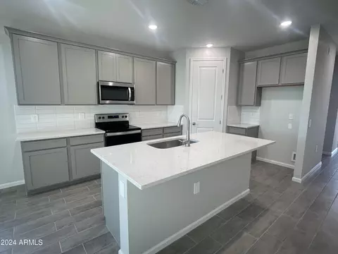 2504 E Boulder Ave, Apache Junction, AZ 85119 photo 3