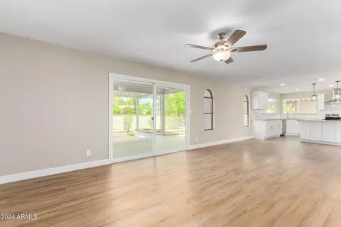 2132 W Knowles Cir, Mesa, AZ 85202 photo 5