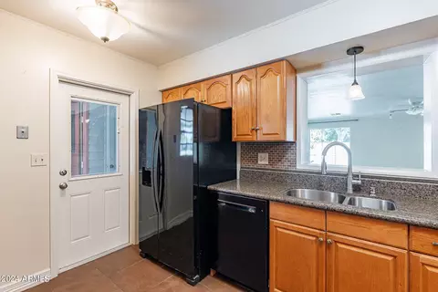 3843 N 50th St, Phoenix, AZ 85018 photo 8