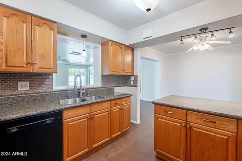 3843 N 50th St, Phoenix, AZ 85018 photo 9