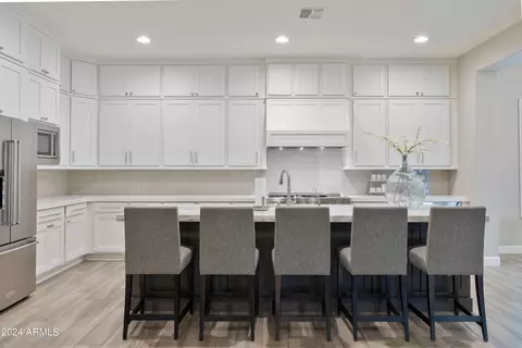Kitchen - 2582 E Muirfield St, Gilbert, AZ 85298 photo 2 of 6
