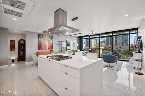 200 W Portland St #627, Phoenix, AZ 85003