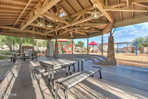 View/Area - 1069 E Periwinkle Way, Gilbert, AZ 85297 photo 9 of 22