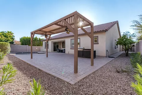 Exterior - 1069 E Periwinkle Way, Gilbert, AZ 85297 photo 9 of 21