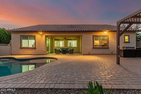 Exterior - 1069 E Periwinkle Way, Gilbert, AZ 85297 photo 18 of 21