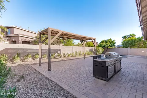 Exterior - 1069 E Periwinkle Way, Gilbert, AZ 85297 photo 11 of 21