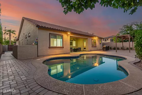 Exterior - 1069 E Periwinkle Way, Gilbert, AZ 85297 photo 16 of 21