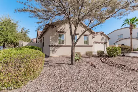 Exterior - 1069 E Periwinkle Way, Gilbert, AZ 85297 photo 4 of 21