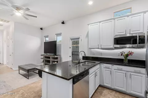 Kitchen - 1069 E Periwinkle Way, Gilbert, AZ 85297 photo 6 of 6