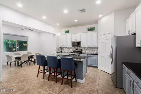Kitchen - 1069 E Periwinkle Way, Gilbert, AZ 85297 photo 3 of 6