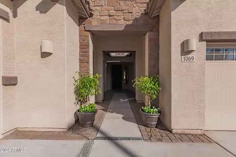 Entry Way - 1069 E Periwinkle Way, Gilbert, AZ 85297 photo 1 of 3