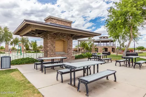 View/Area - 1069 E Periwinkle Way, Gilbert, AZ 85297 photo 10 of 22