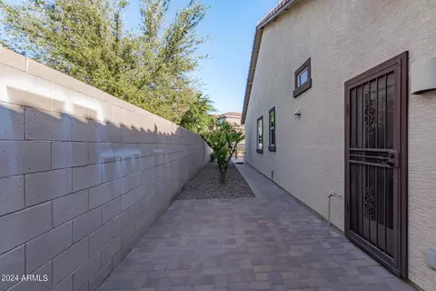Exterior - 1069 E Periwinkle Way, Gilbert, AZ 85297 photo 12 of 21
