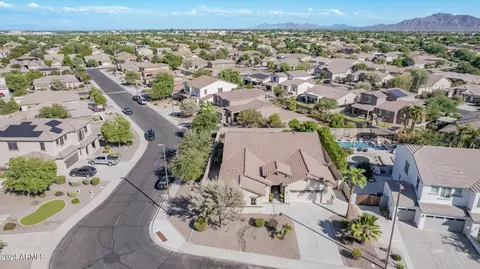 View/Area - 1069 E Periwinkle Way, Gilbert, AZ 85297 photo 2 of 22