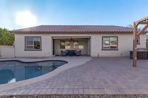 Exterior - 1069 E Periwinkle Way, Gilbert, AZ 85297 photo 8 of 21