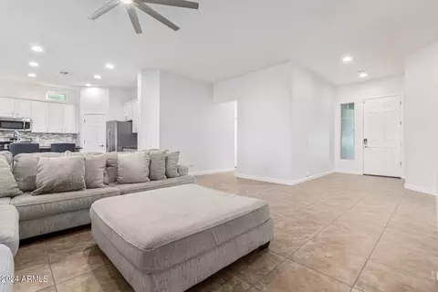 Entry Way - 1069 E Periwinkle Way, Gilbert, AZ 85297 photo 3 of 3