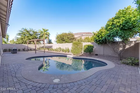 Exterior - 1069 E Periwinkle Way, Gilbert, AZ 85297 photo 7 of 21