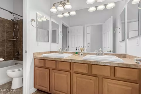 Bath - 1069 E Periwinkle Way, Gilbert, AZ 85297 photo 4 of 7