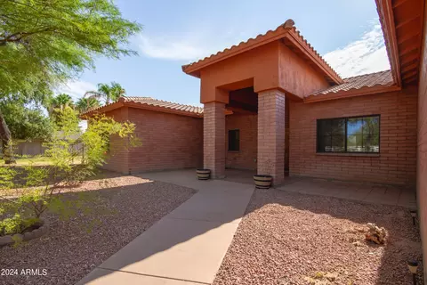 826 S 131st St, Gilbert, AZ 85233 photo 4