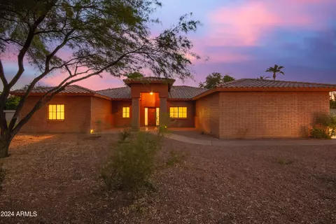 826 S 131st St, Gilbert, AZ 85233 photo 3