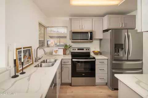 1880 E Morten Ave #111, Phoenix, AZ 85020